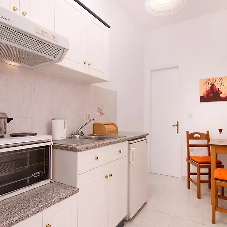 Evergreen Apartment *